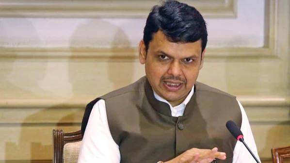 कोरेगाव-भीमा प्रकरणातील गुन्हे मागे घेणार- मुख्यमंत्री