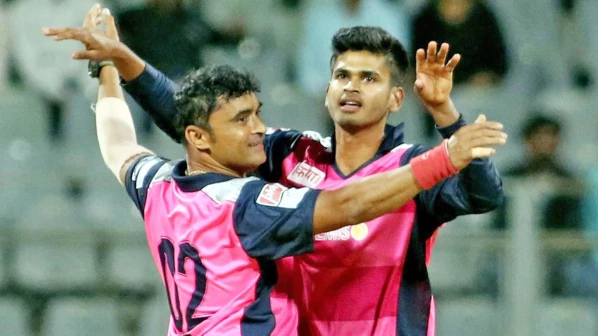 नमो वांद्रे ब्लास्टर्सच्या विजयात गोलंदाज चमकले