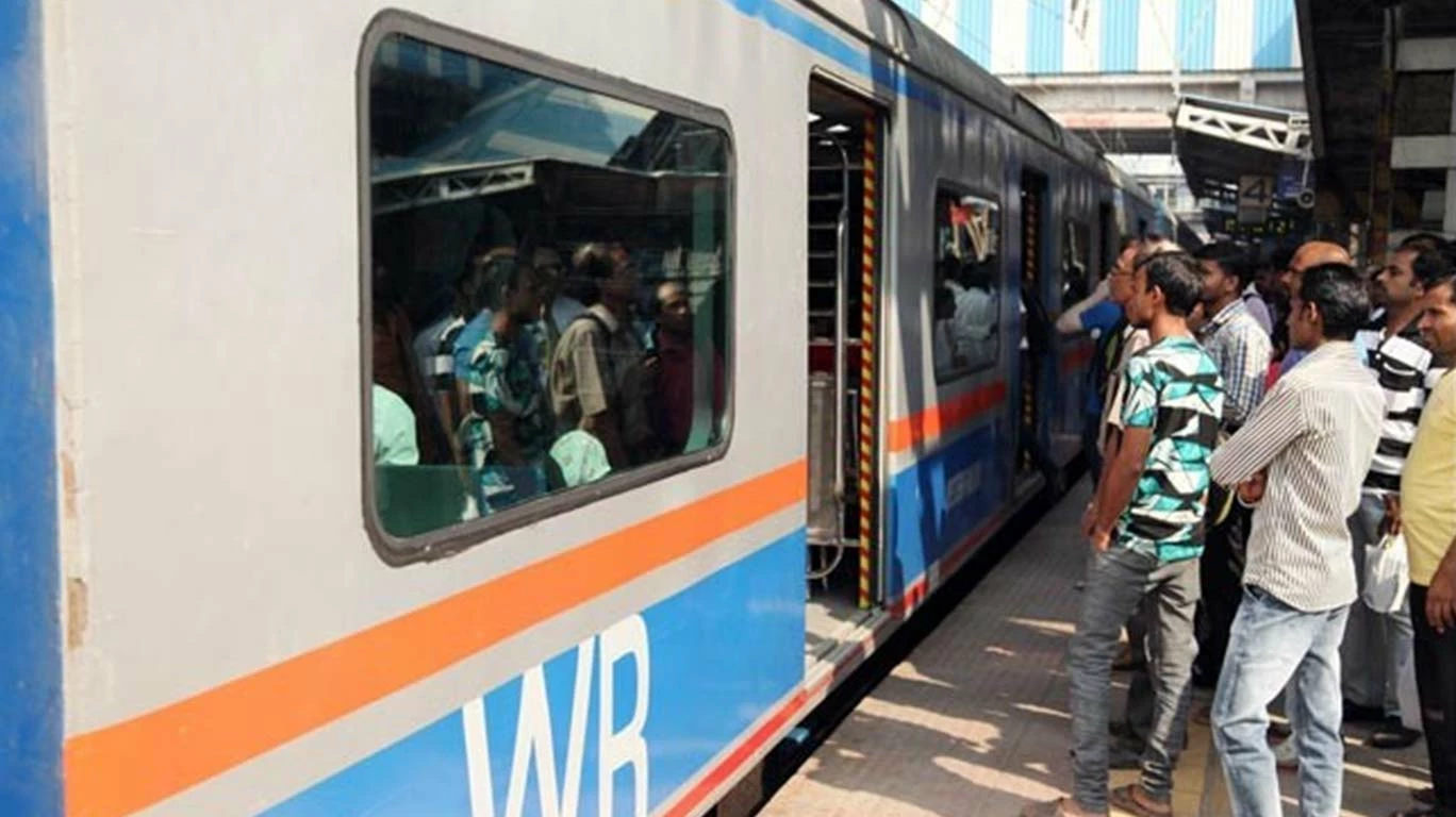 अाता पश्चिम रेल्वेवरील लोकलही होणार गारेगार