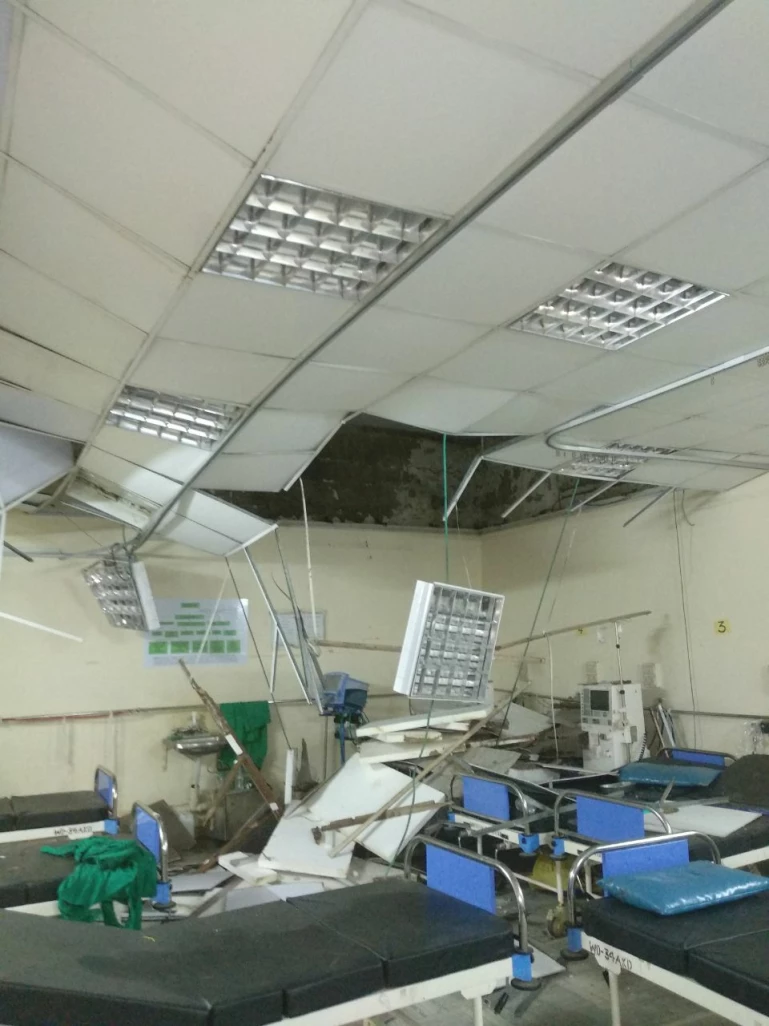 केईएम अस्पताल की छत का हिस्सा गिरा, 2 मरीज जख्मी 