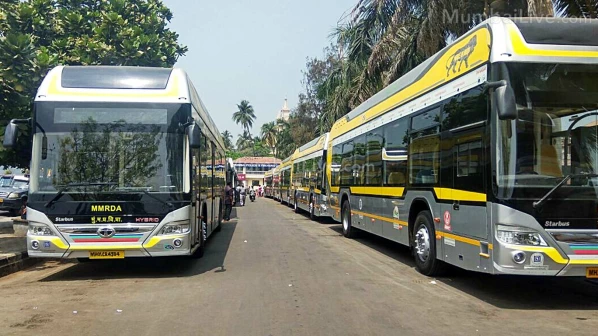 मुंबईकरांच्या दिमतीला हायब्रिड बस
