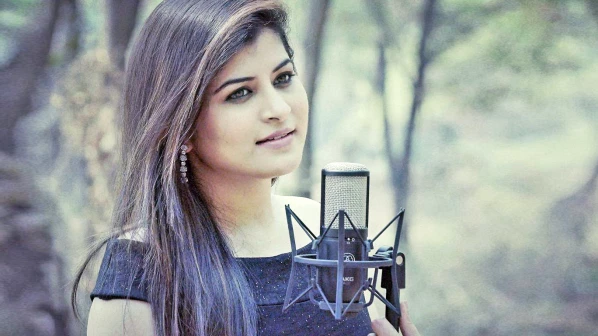 'या' मराठी गायिकेचं अकाऊंट झालं हॅक