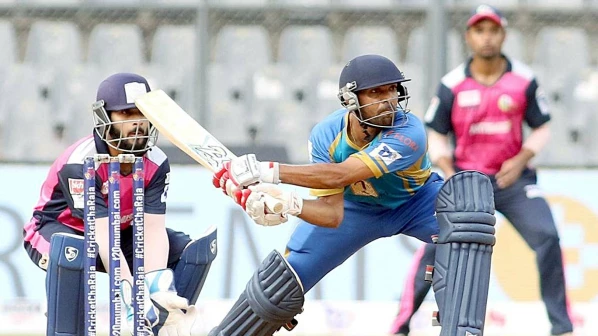 अाकाश पारकरचा शेवटच्या बाॅलवर सिक्सर, ट्रम्प नाइट्सचा विजय