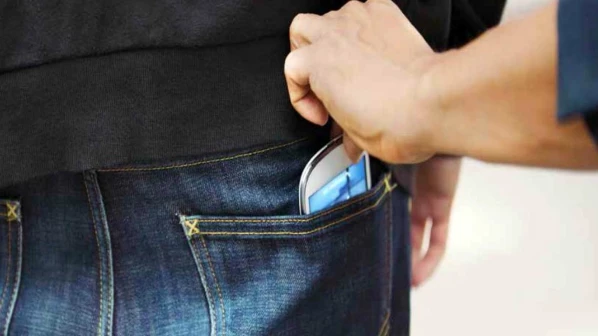 ...जब कुर्ला रेलवे स्टेशन पर दिखा चोर पुलिस का असली वाला खेल 