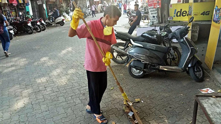 ना सरकार, ना प्रशासन.. त्यानेच सुरू केली स्वच्छता मोहीम!