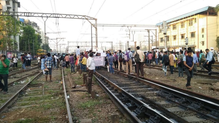 मध्य रेलवे ठप्प, ओला उबर की हड़ताल...लेकिन बेस्ट दे रही मुंबईकरों का साथ!