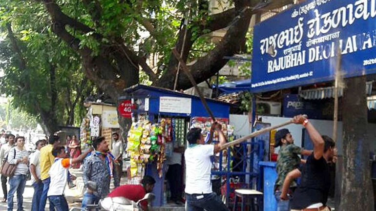 गुजराती साईनबोर्ड तोड़फोड़ मामले में 20 मनसे कार्यकर्ता गिरफ्तार