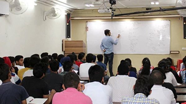 पेपरफुटीचं खापर फक्त कोचिंग क्लासवर का?