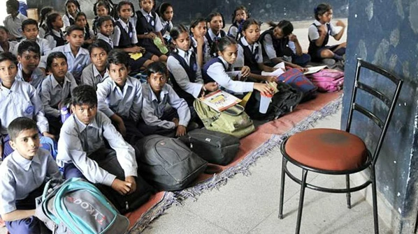 महापालिकेच्या शाळांमधील २० शिक्षक निलंबित