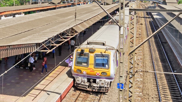 पश्चिम रेल्वेच्या हद्दीतल्या नाल्यांमधील गाळाचा शोध घेण्याचं काम ७० टक्के पुर्ण