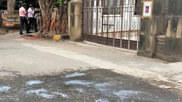 मंत्रालय के सामने आत्महत्या की कोशिश