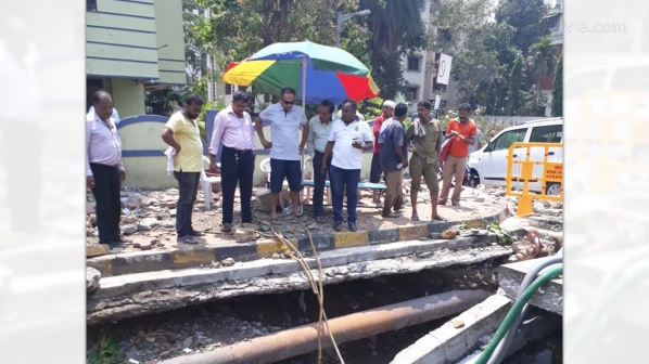 बोरिवली में पाइप लाइन फुटी, गाड़ियों को पहुंचा नुकसान