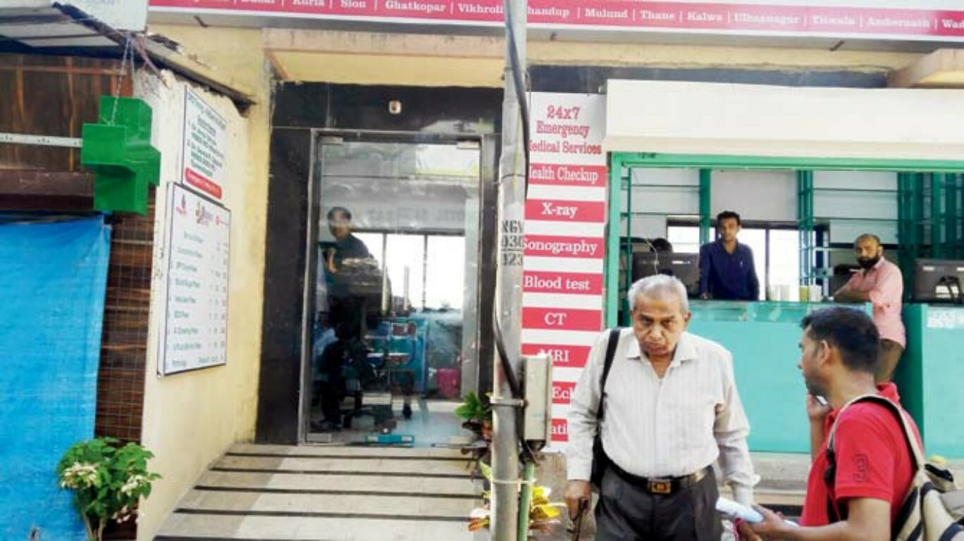 डॉक्टरांच्या क्लिनिकमध्ये QR कोड बंधनकारक