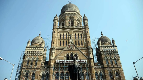 रेमंडच्या ताब्यातील भूखंड परत घ्या, सुधार समितीचे निर्देश 