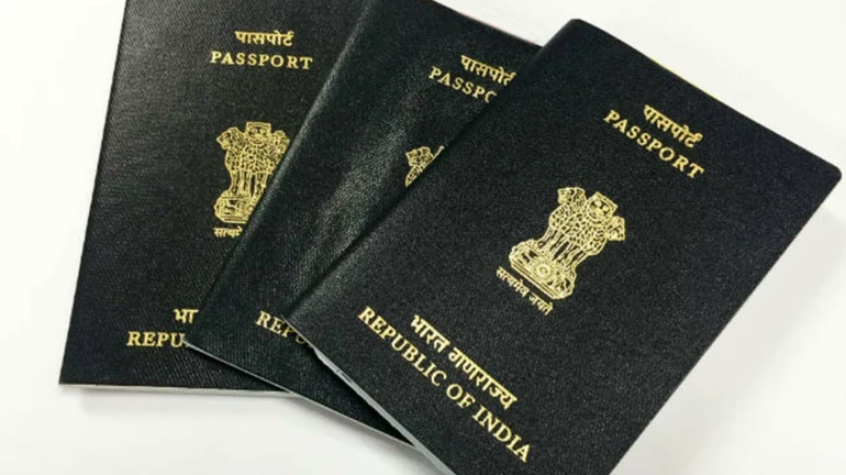 मुंबई पुलिस के सिस्टम को हैक कर पासपोर्ट आवेदनों को मंजूरी