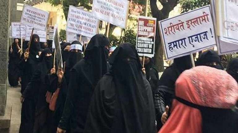 मुंबई में मुस्लिम महिलाओं ने किया तीन तलाक का विरोध