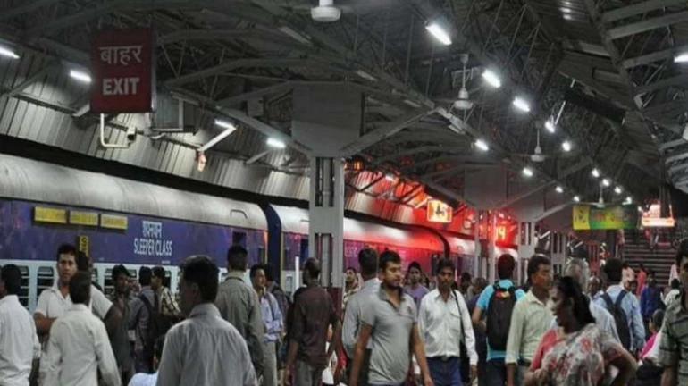 पश्चिम रेलवे के बाद मध्य रेलवे स्टेशनों पर एलईडी लाइट्स