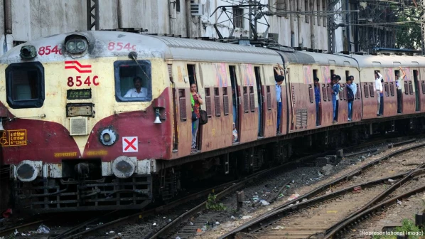  अब 80 के बदले 105 किमी प्रति घंटे की रफ़्तार से दौड़ेंगी हार्बर की ट्रेनें  