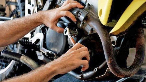 चोरी की बाइक को मोडिफाई कर बेचने वाले दो मैकेनिक गिरफ्तार  