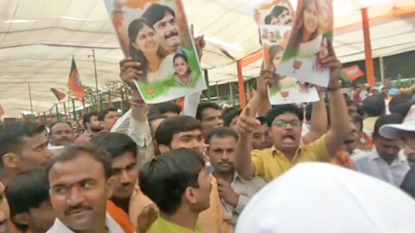 भाजपा महामेळाव्यात मुंडे समर्थकांचा महागोंधळ