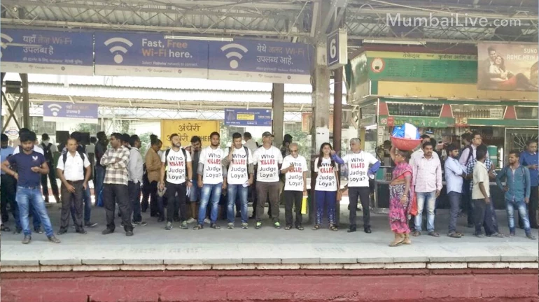 जज लोया मामला: मुंबई में अनोखा टीशर्ट आंदोलन 