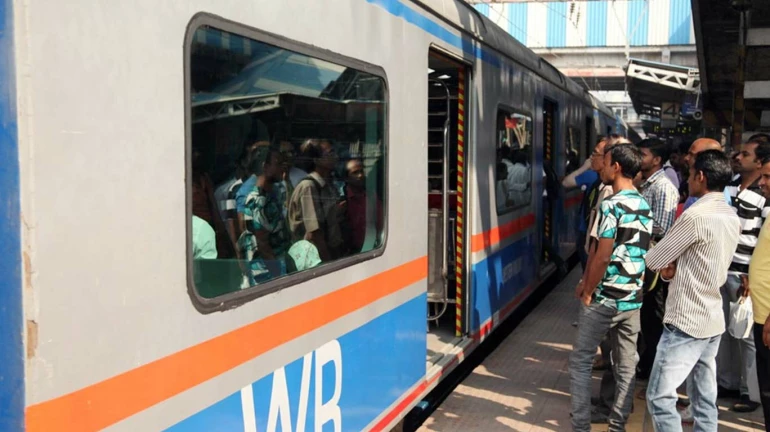 गर्मी में एसी लोकल फुल, पश्चिम रेलवे ने ली राहत की सांस 