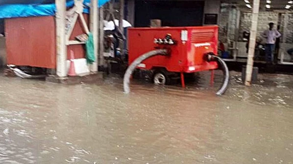 पावसाळ्यात पाण्याच्या निचऱ्यासाठी मुंबईत बसवणार मोठे पंप