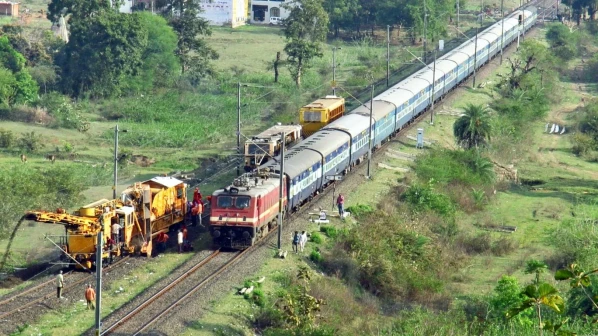 रेलवे यात्रियों को मानसून में न हो कोई तकलीफ, मध्य रेलवे ड्रोन ले रहा ड्रोन की सहायता  
