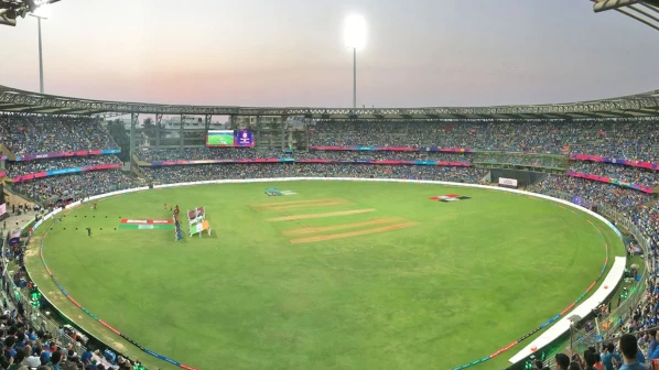 वानखेडे स्टेडियम पुन्हा वादात, आयपीएल मॅच दरम्यान तरुणीचा विनयभंग