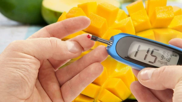 मधुमेहींनी आंबा खावा की नाही?
