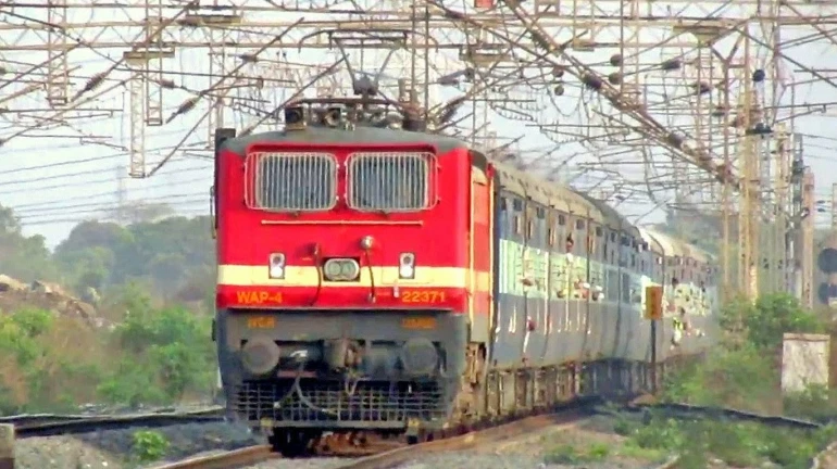यात्रियों के लिए खुशखबर, गांव जाने के लिए रेलवे ने चलाई अतिरिक्त ट्रेनें