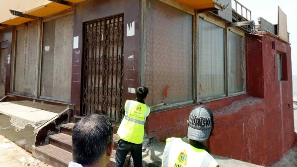 'हॉटेल कॅफे सी फेस'च्या अनधिकृत बांधकामांवर ११ वर्षांनी कारवाई