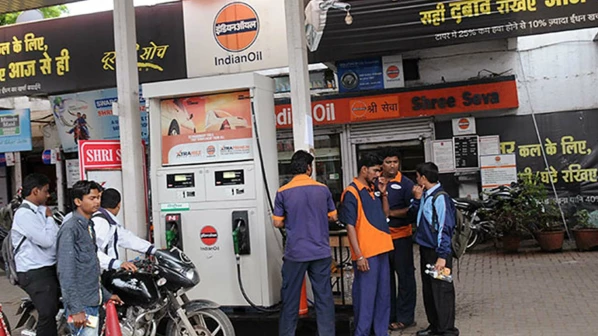 मुंबईत पेट्रोल दरवाढीचा भडका! ५५ महिन्यांतील सर्वोच्च दर