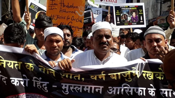 आसिफा के लिए न्याय की मांग को लेकर जोगेश्वरी में हजारो लोगों ने निकाला मोर्चा