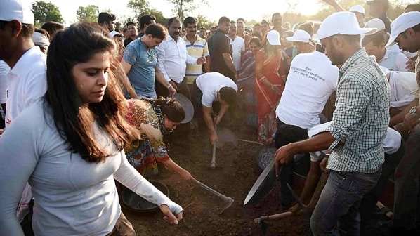 श्रमदान करायला सई सज्ज