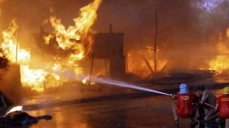 Fire breaks out at the top floor of a seven-storey building in Borivali; one firefighter injured Fire breaks out at the top floor of a seven-storey building in Borivali; one firefighter injured