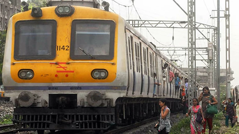 Train service disrupted between Matunga and Dadar; Fast trains cancelled