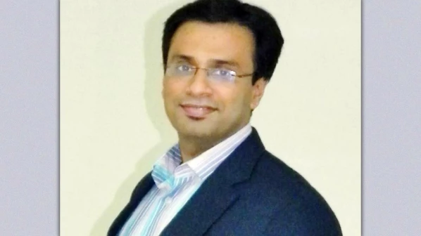 मुंबई के डॉक्टर ने फेसबुक से मांगा 2 करोड़ रूपये का हर्जाना