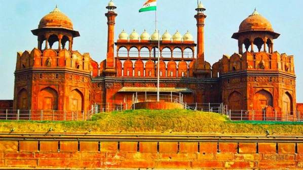 क्या लाल किला को देखरेख के लिए किराये पर देना निजीकरण की ओर एक बड़ा कदम नहीं है?