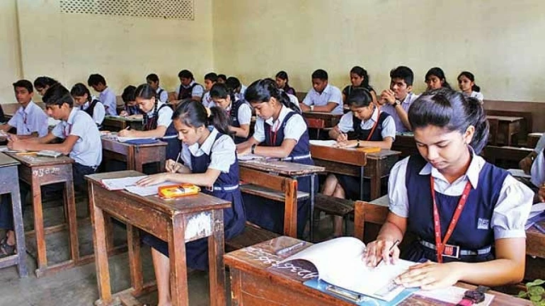 ओमिक्रोन का खतरा, मुंबई में अब 1 की बजाय 15 दिसंबर को खुलेंगे स्कूल