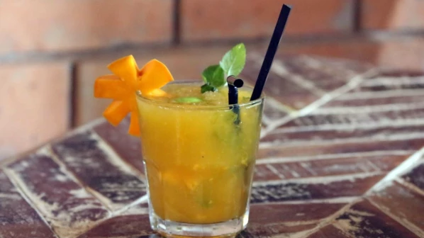 मुंबईतल्या रेस्टॉरंट आणि कॅफेत मँगो मेनियाची लाट!