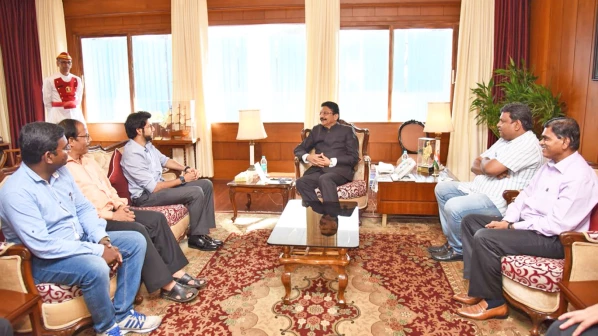 विद्यापीठाच्या इतर जागाही लवकर भरा - आदित्य ठाकरे