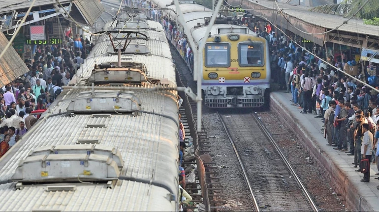 मुंबई लोकल : यात्रियों के लिए माहिम फुट ओवर ब्रिज सीढ़ी बंद