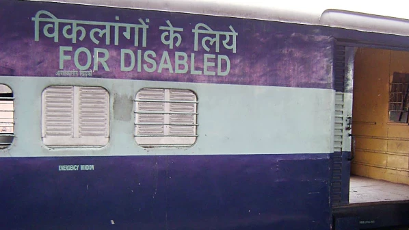 प्रवाशांच्या जीवाशी खेळ, एक्स्प्रेसच्या शौचालयात खाण्याचे पदार्थ