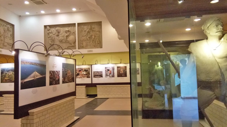 संयुक्त महाराष्ट्र स्मृती दालनात पहिला मजला उद्धव ठाकरेंच्या छायाचित्रांसाठी
