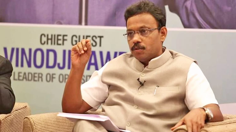 Vinod Tawde announces an insurance for two crore students