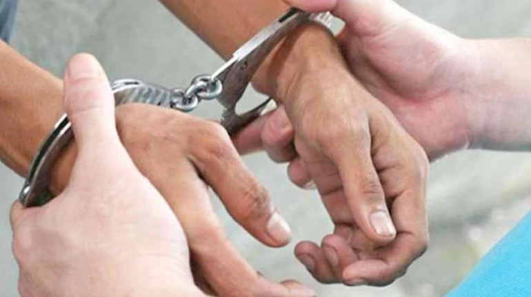 मुस्लिमांना टार्गेट करण्यासाठीच कोरोनाचा कट, सरकारविरोधात आक्षेपार्ह फेसबुक पोस्ट करणाऱ्याला अटक मुस्लिमांना टार्गेट करण्यासाठीच कोरोनाचा कट, सरकारविरोधात आक्षेपार्ह फेसबुक पोस्ट करणाऱ्याला अटक