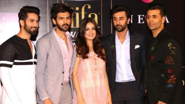 'आईफा’ को कार्तिक-आयुष्मान करेंगे होस्ट तो शाहिद-रणबीर देंगें डांस परफॉर्मेंस