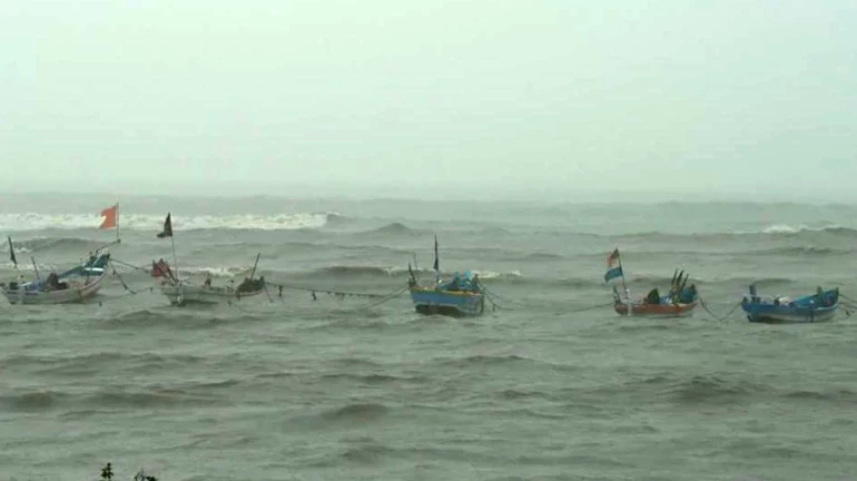 मछुआरे सावधान, महाराष्ट्र की ओर बढ़ रहा है सागर तुफान