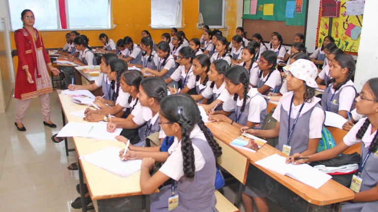 मुंबईच्या १५० गरीब विद्यार्थ्यांना सरकारची १२ हजारांची शिष्यवृत्ती!